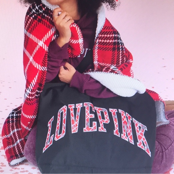 Victoria’s Secret cozy-plush blanket New - Picture 5 of 6